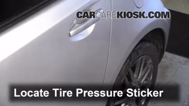 2012 Scion iQ 1.3L 4 Cyl. Pneus et roues Vérifier la pression des pneus